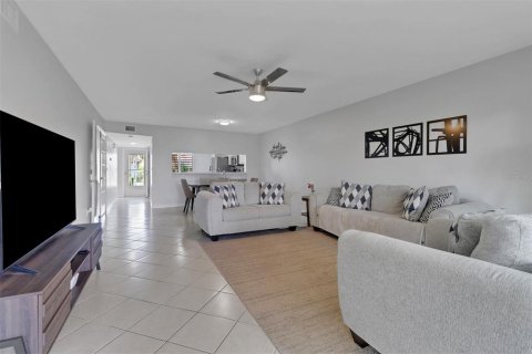 Condo in Naples, Florida, 3 bedrooms  № 1777190 - photo 13