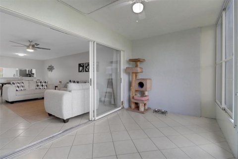 Condo in Naples, Florida, 3 bedrooms  № 1777190 - photo 24