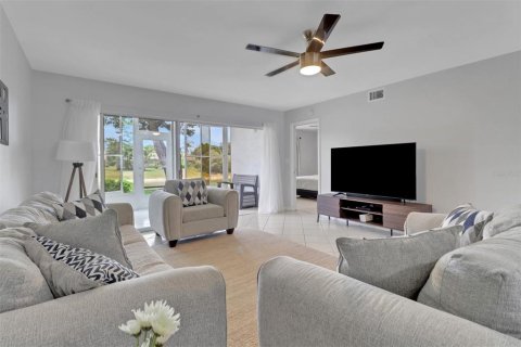 Condo in Naples, Florida, 3 bedrooms  № 1777190 - photo 11