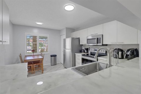 Condo in Naples, Florida, 3 bedrooms  № 1777190 - photo 5