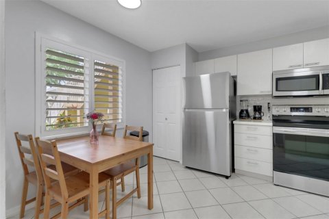 Condo in Naples, Florida, 3 bedrooms  № 1777190 - photo 6