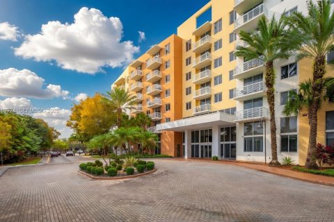 Condo in Aventura, Florida, 2 bedrooms № 2076178 - photo 2