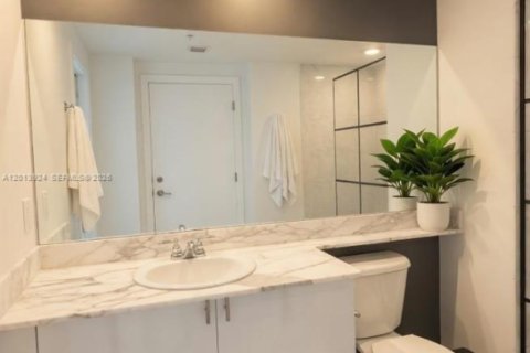 Condo in Aventura, Florida, 2 bedrooms № 2076178 - photo 10