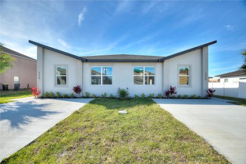 Duplex in Kissimmee, Florida 6 bedrooms, 239.32 sq.m. № 1616877 - photo 1