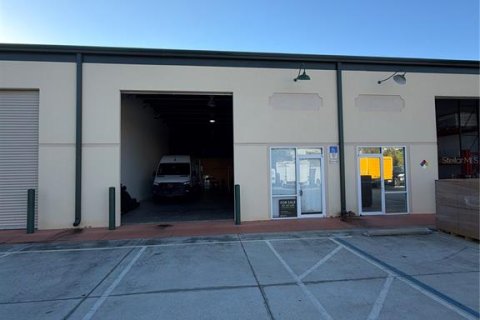 Propiedad comercial en venta en DeLand, Florida, 182.09 m2 № 2099519 - foto 2