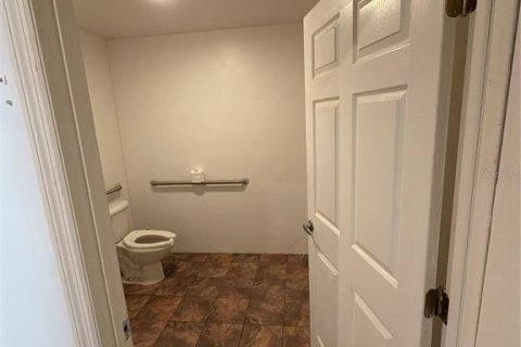 Propiedad comercial en venta en DeLand, Florida, 182.09 m2 № 2099519 - foto 11