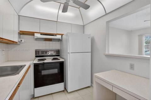 Купить кондоминиум в Дирфилд-Бич, Флорида 1 спальня, 65.03м2, № 1988777 - фото 14