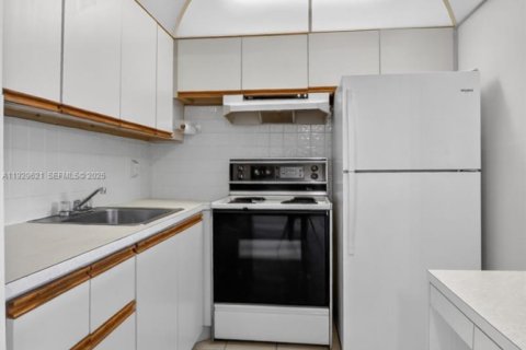 Купить кондоминиум в Дирфилд-Бич, Флорида 1 спальня, 65.03м2, № 1988777 - фото 16