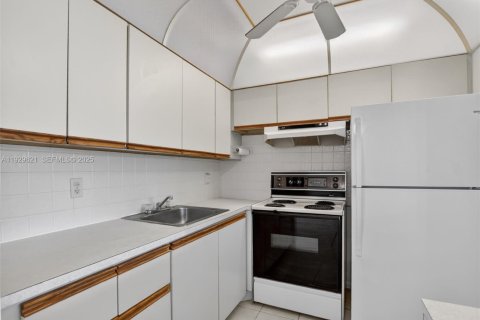 Купить кондоминиум в Дирфилд-Бич, Флорида 1 спальня, 65.03м2, № 1988777 - фото 15