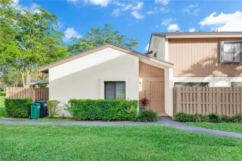 Кондоминиум с 3 спальнями в Майами, Флорида № 2050477