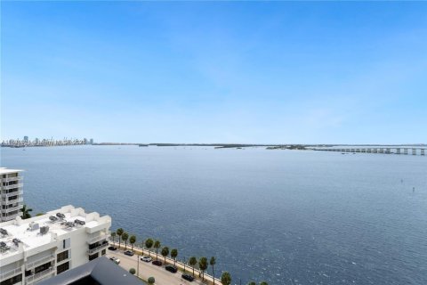 Condo in Miami, Florida, 1 bedroom  № 1826038 - photo 1