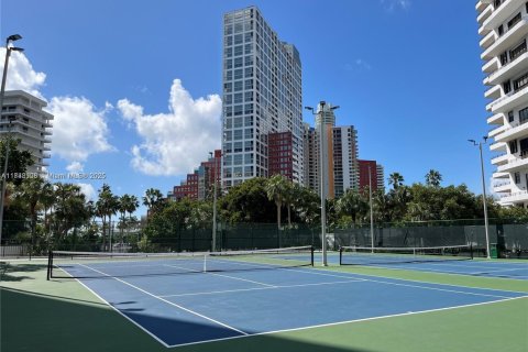 Condo in Miami, Florida, 1 bedroom  № 1826038 - photo 12