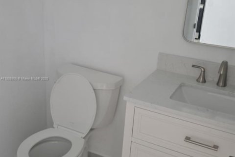 Condo in Miami, Florida, 1 bedroom  № 1826038 - photo 10