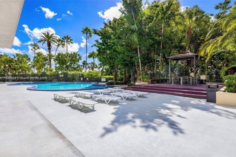 Condo in Miami, Florida, 1 bedroom  № 1826038 - photo 4