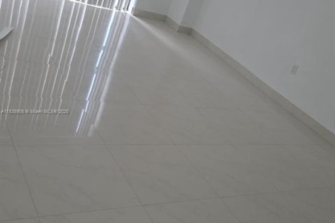 Condo in Miami, Florida, 1 bedroom  № 1826038 - photo 9