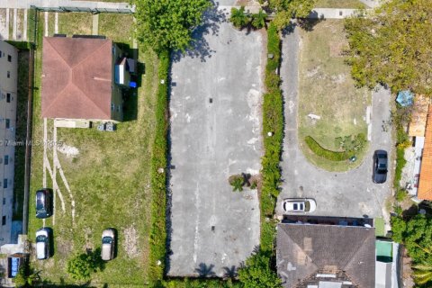 Terreno en venta en Miami, Florida № 1711703 - foto 4