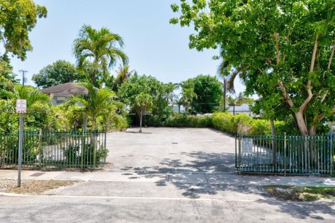 Terreno en venta en Miami, Florida № 1711703 - foto 3