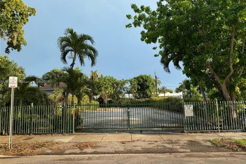 Terreno en venta en Miami, Florida № 1711703 - foto 1