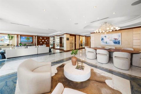 Condominio en alquiler en Miami Beach, Florida, 5 dormitorios, 458.19 m2 № 1991362 - foto 9