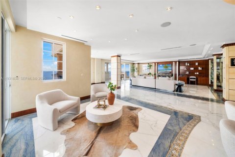 Condominio en alquiler en Miami Beach, Florida, 5 dormitorios, 458.19 m2 № 1991362 - foto 8