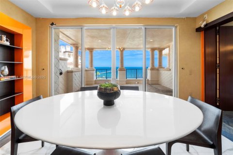 Condominio en alquiler en Miami Beach, Florida, 5 dormitorios, 458.19 m2 № 1991362 - foto 20
