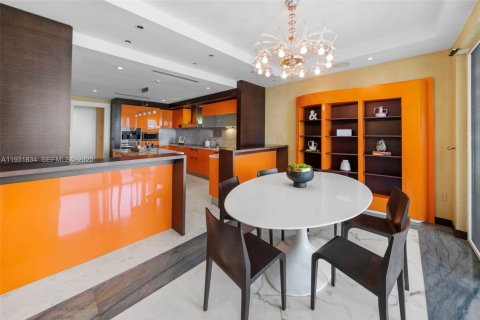 Condominio en alquiler en Miami Beach, Florida, 5 dormitorios, 458.19 m2 № 1991362 - foto 21