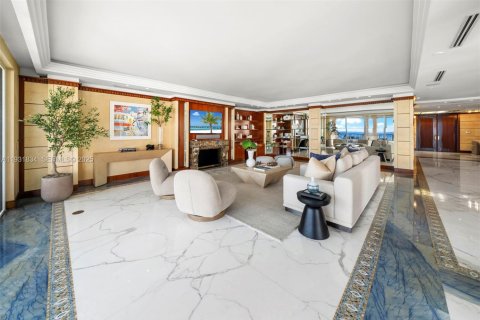 Condominio en alquiler en Miami Beach, Florida, 5 dormitorios, 458.19 m2 № 1991362 - foto 14