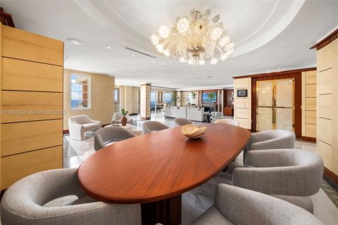 Condominio en alquiler en Miami Beach, Florida, 5 dormitorios, 458.19 m2 № 1991362 - foto 7