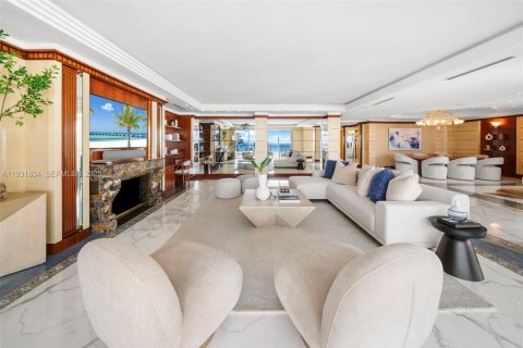 Condominio en alquiler en Miami Beach, Florida, 5 dormitorios, 458.19 m2 № 1991362 - foto 13