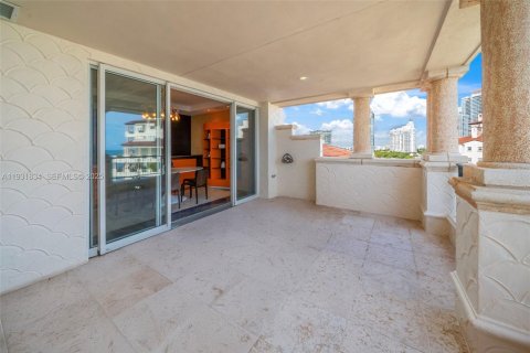 Condominio en alquiler en Miami Beach, Florida, 5 dormitorios, 458.19 m2 № 1991362 - foto 27