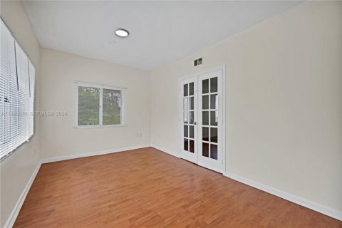 Condo in Miami, Florida, 2 bedrooms  № 2060916 - photo 10