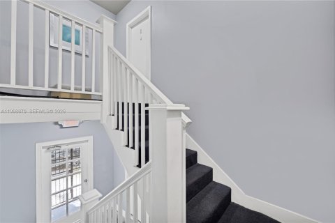 Condo in Miami, Florida, 2 bedrooms  № 2060916 - photo 20