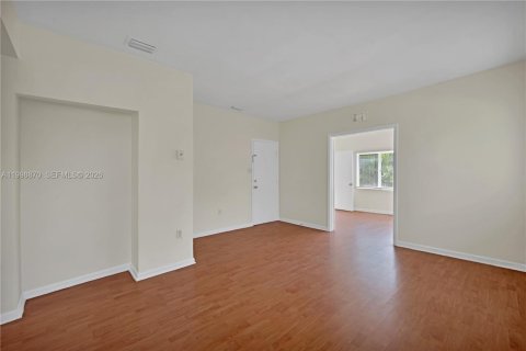 Condo in Miami, Florida, 2 bedrooms  № 2060916 - photo 4