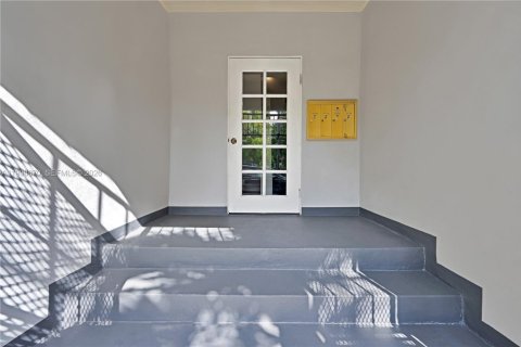 Condo in Miami, Florida, 2 bedrooms  № 2060916 - photo 21