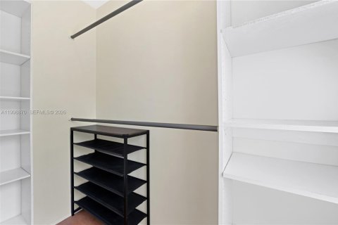 Condo in Miami, Florida, 2 bedrooms  № 2060916 - photo 12