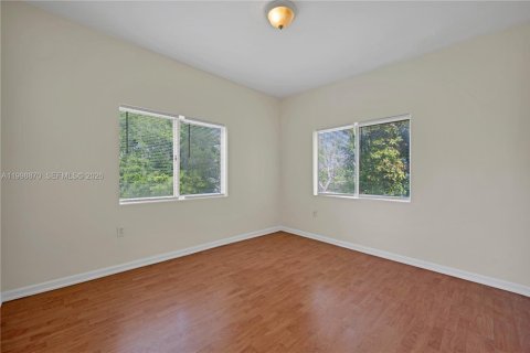 Condo in Miami, Florida, 2 bedrooms  № 2060916 - photo 15