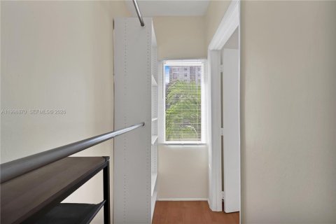 Condo in Miami, Florida, 2 bedrooms  № 2060916 - photo 13