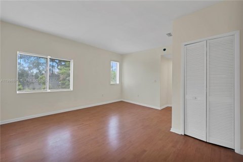 Condo in Miami, Florida, 2 bedrooms  № 2060916 - photo 2