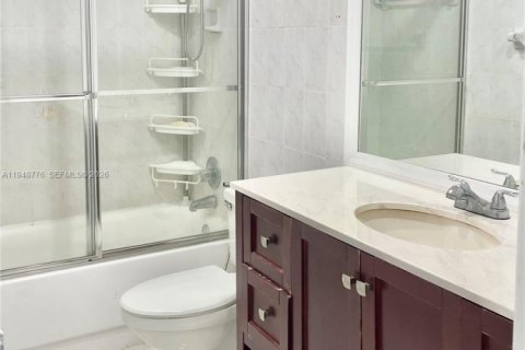 Condo in Miami Beach, Florida, 1 bedroom  № 2005345 - photo 10