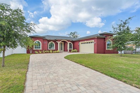 House in Saint Petersburg, Florida 3 bedrooms, 222.32 sq.m. № 1761517 - photo 1
