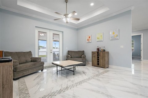 House in Saint Petersburg, Florida 3 bedrooms, 222.32 sq.m. № 1761517 - photo 6