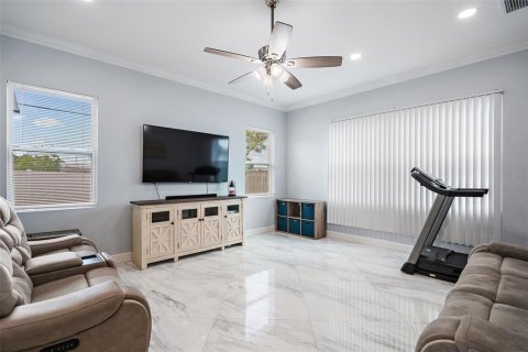 House in Saint Petersburg, Florida 3 bedrooms, 222.32 sq.m. № 1761517 - photo 15