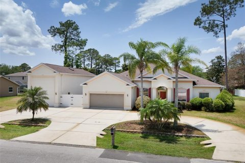 House in Palm Coast, Florida 3 bedrooms, 253.25 sq.m. № 1759351 - photo 1