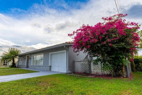 Villa ou maison à Margate, Floride 4 chambres, 178.47 m2 № 2021467