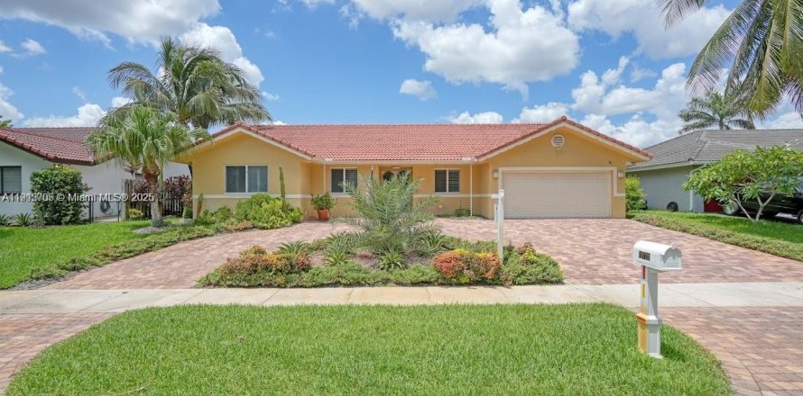 House in Cutler Bay, Florida 4 bedrooms, 170.2 sq.m. № 1974463