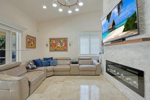 House in Cutler Bay, Florida 4 bedrooms, 170.2 sq.m. № 1974463 - photo 5