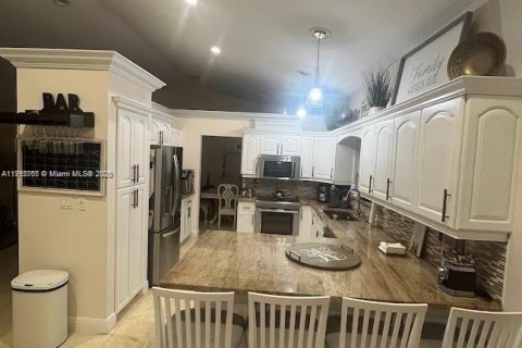 House in Cutler Bay, Florida 4 bedrooms, 170.2 sq.m. № 1974463 - photo 14