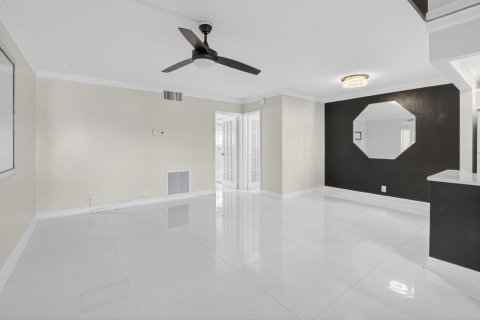Condo in Deerfield Beach, Florida, 1 bedroom № 2184505 - photo 4