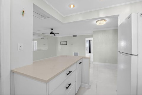 Condo in Deerfield Beach, Florida, 1 bedroom № 2184505 - photo 3