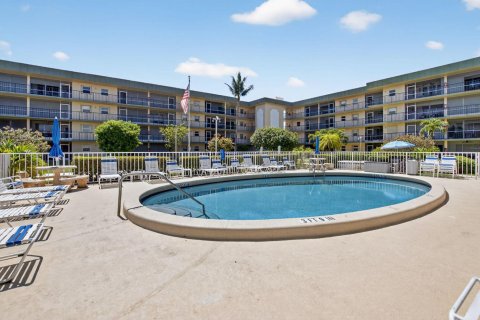 Condo in Deerfield Beach, Florida, 1 bedroom № 2184505 - photo 13